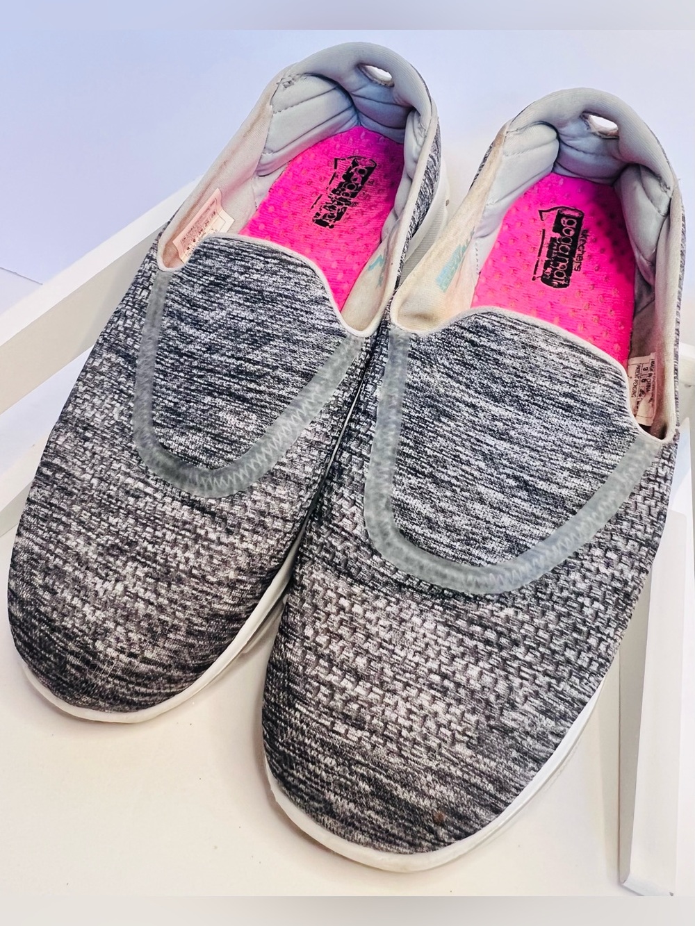 Skechers GoWalk 3 Slip On Shoes Size 9 Grey Pink Goga Mat Walking Sneakers - Picture 3 of 11
